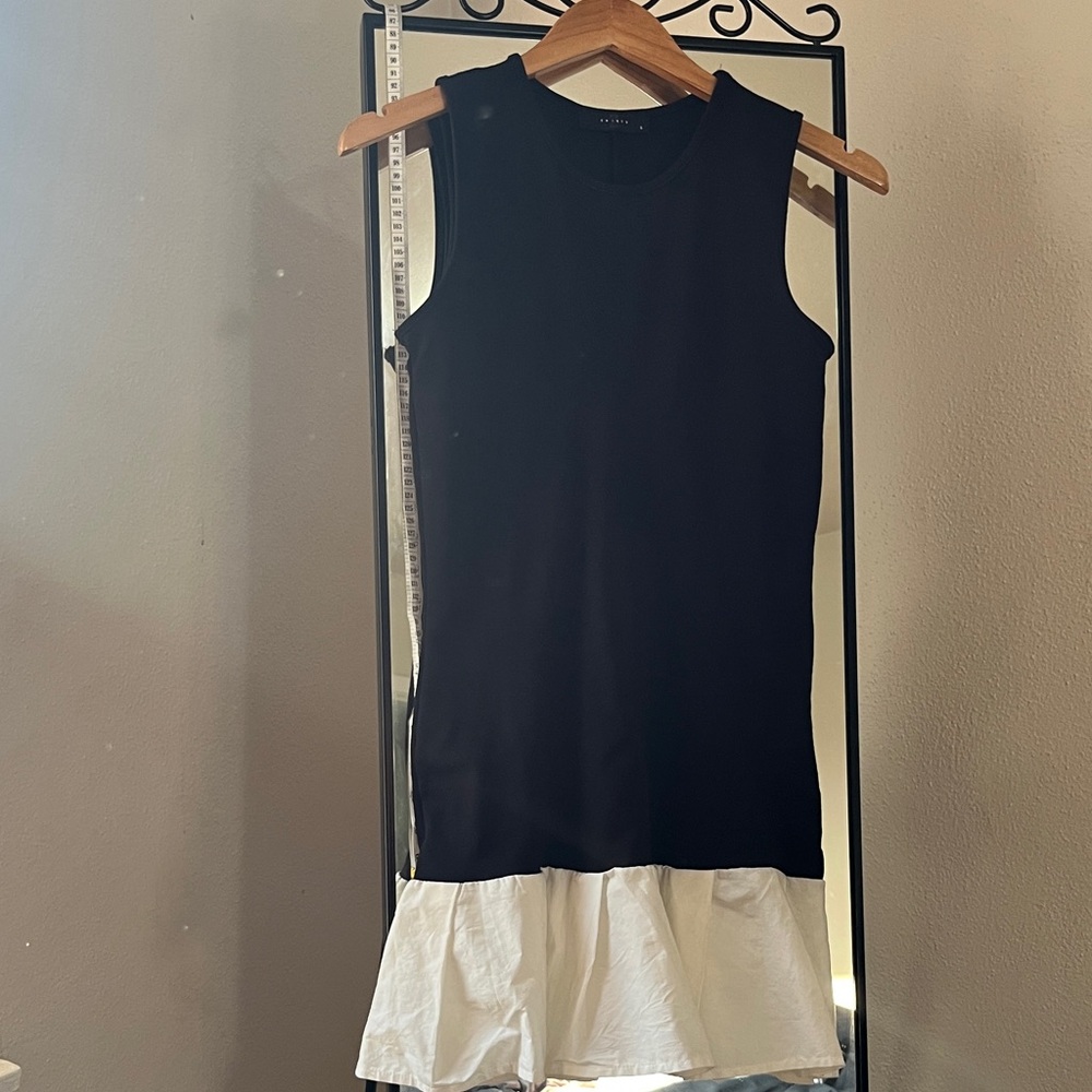 Elegant Black and White Sleeveless Mini Dress